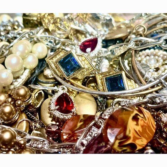 1 LB unsearched untested jewelry lot: wearable junk craft repair - Picture 1 of 9
